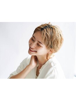 1mmまでこだわる計算された高い似合わせ力に感動の声多数！こなれ感のある大人可愛いショートへ。