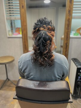 ベルトオブヴィーナス(Belt of venus) 編み込みポニーアレンジ