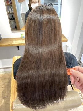 マイル(mile) 【mileマイル】乾かすだけでサラ艶な髪に(美髪ストレート)