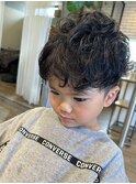 キッズカット　ナチュラル短髪　クセを活かした立体感　波巻き
