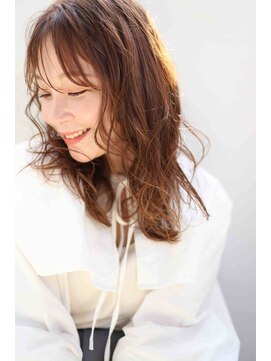 ウル(ulu) ロングレイヤー　パーマ　白髪ぼかし　名東区　大人女性