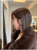 お肌に馴染む柔らかいグレージュ