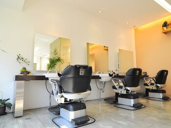 レモーダサロン(Le Moda salon)の写真/【楽しく過ごせる空間が魅力♪】経験豊富なスタイリストがあなたの髪のお悩みに合わせてご提案します。