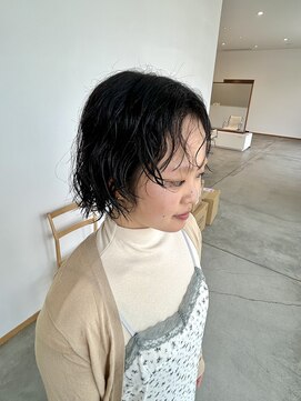 ロコ ファンデーション(LOCO FOUNDATION) クセを活かしたゆるっとボブパーマ