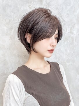 耳かけ大人ショート／品のある抜け感スタイル