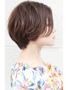 レウナ 外苑前(Reuna) 大人可愛いナチュラルショート シルエットが綺麗なショートボブ