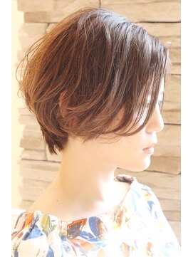 レウナ 外苑前(Reuna) 【30代40代50代】毛流れ綺麗なひし形ショート