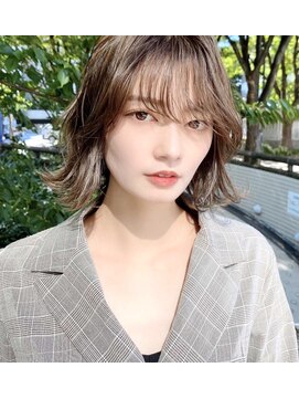 イーラ(era) 外ハネボブ/グレージュ/透明感カラー