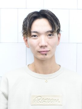 メリケンバーバーショップ コウベ(MERICAN BARBERSHOP KOBE) ツイスパセンターパート