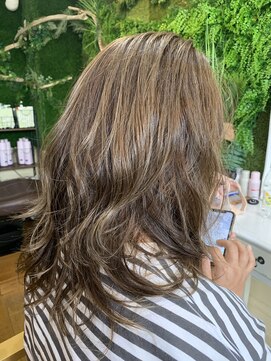 レガーロ(regalo) ミディアム・レイヤー・くびれ