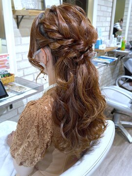 アエラスラナ 相模大野(Aeolus Lana) 編み込みハーフアップ