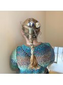 Special hair set.