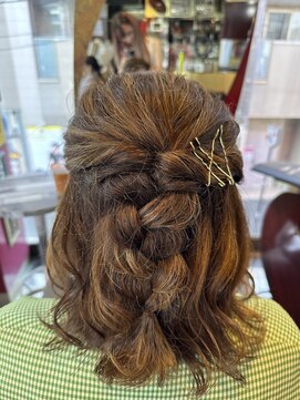 グリッツ (GLITZ) ひと手間加えたハーフアップ