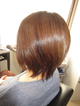 コア フィール ア デイ(COIFFURE A DAY) 【M3D見附今町】大人女子ショート