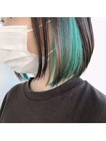 コルト(COLT) インナーカラー(グリーン系)×ショートボブ