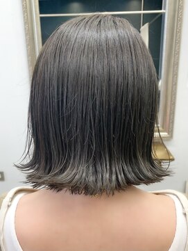 クレッシェレ(Crescere) 切りっぱなしボブ×オリーブカラー