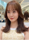 小顔効果おくれ毛のあるくびれヘアナチュラルブラウンカラー