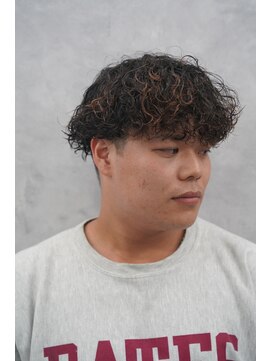 クロムトウキョウ ザ バーバー ネオン 新宿店(CHROM TOKYO the Barber ne/on) 波巻きパーマ