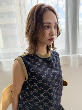 キートス(Kiitos) 顔まわりレイヤー小顔カット流しバングくびれミディ