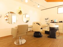ヘアアトリエドット(ヘアアトリエdot)の雰囲気（｢ひだまり｣がコンセプトの温かい空間）