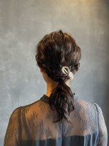 ジッピーオブトータルビューティ(Zippy of total beauty)&nbsp;上品な抜け感ローポニーアレンジ
