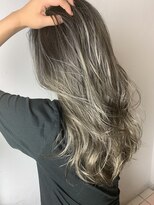 ヘアデザイン プティパ(Hair Design petit-pas) 外国人風バレイヤージュ×シルバーアッシュ×ハイライトカラー