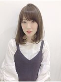 小顔ミディアムワンカールグレージュ