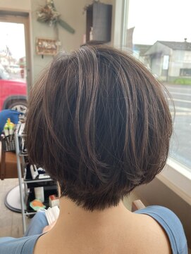 アンバー(amber) 丸みショート