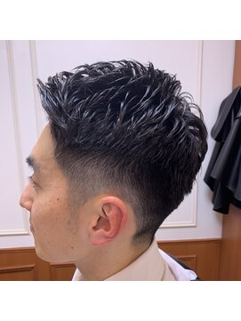 ワイズバーバー ギンザ  神田御茶ノ水店(Y's BarBer GINZA) メンズカット×ナチュラルツーブロック×アップバング<理容室>