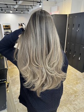 メリー オオサカ(Merly Osaka) ローレイヤーのバレイヤージュが可愛い!_contrast beige_