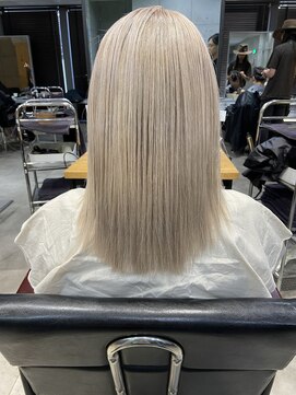 ネウィ 池袋(newi) ホワイトベージュ