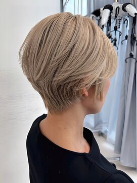 エトワ(ETOWA) 前下がりショート×透明感ペールベージュ