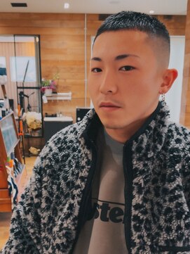 サンディーズバーバーショップ(Sandees) クロップフェードバーバースタイル