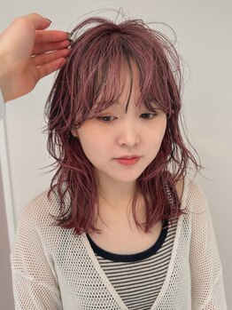 キオン(kyon)の写真/"後れ毛"で創る抜け感が絶妙。印象を変える顔周りのレイヤーで、アレンジ可能なあなた至上のスタイルに。