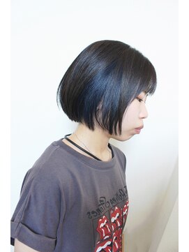 ビアージュ(Viage) :ボブ　:イヤリング　:インナーカラー　:ブルー　:ネイビー