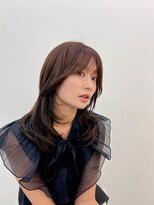 ヒュー 広島(HEW)&nbsp;大人かわいいレイヤーカットグレージュヘア20代30代