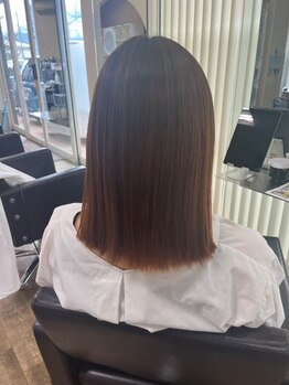 アプローズ 唐津本店の写真/一日中くずれないスタイリングを維持するため健康な髪づくりをお手伝いしています。毎日のお手入れも簡単に