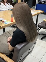 ラウル(Laulu)&nbsp;ミディアムヘア/暗めカラー/グランマッシュ/佐倉