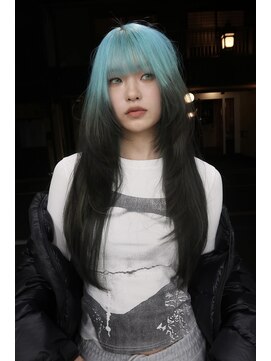 ナナ(NANA) ルーツカラー/デザインカラー／ブリーチ／レイヤーカット