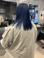 アザー(o. the .r)&nbsp;少しネイビーなブルーカラー