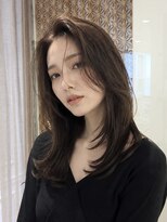 オアシスアヴェダ ザ・ペニンシュラ東京(OASIS AVEDA)&nbsp;大人セミロングレイヤー・前髪カット・艶髪・グレージュ30代
