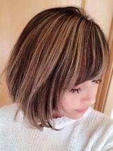 スナージーヘアーメイクス(SNAZZY HAIR MAKES)