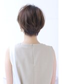 ことりベージュネイビーカラー毛先パーマ小顔ワンサイドショート