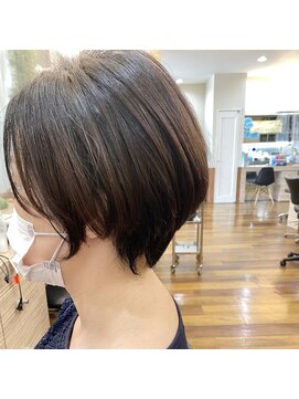 アローズソワン(HELLO'S SOIN) クセ毛もまとまるショートスタイル 3/23