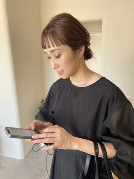 キュー(que) オン眉×シニヨン
