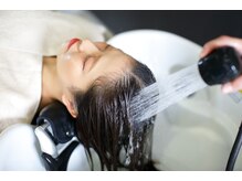 デフ リミテッド バイ デフ カッヅ(DEF-LIMITED by DEF CUTZ)の雰囲気（全室YUMEフラットシャンプー台。個室内で完結する最高の環境です）