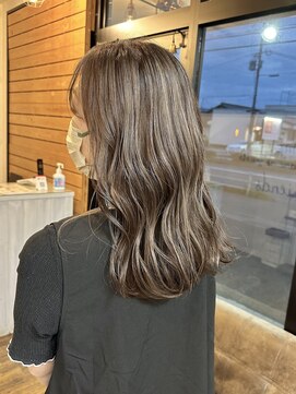 ヴィアージュ(VIAGE) 白髪覚醒ハイライト[白髪ぼかし/脱白髪染め/髪質改善/艶髪/姫路]