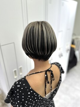 アテバイルイス 喜連瓜破(ATE by luis) ◎アンブレラカラー/シルバー/ショートボブ