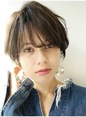 ショートヘアことりベージュニュアンスカラー前髪丸みショート