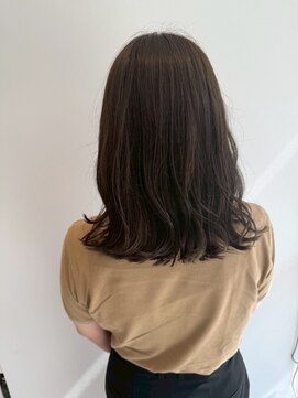 フォークロア 本店(Folk Lore) ミディアムオリーブ系カラー/切りっぱなし/ワンレングス